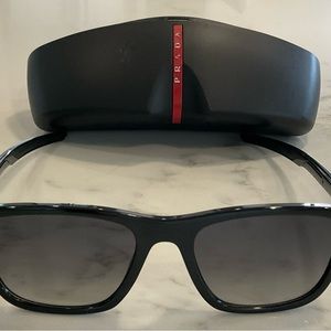 Prada  polarized